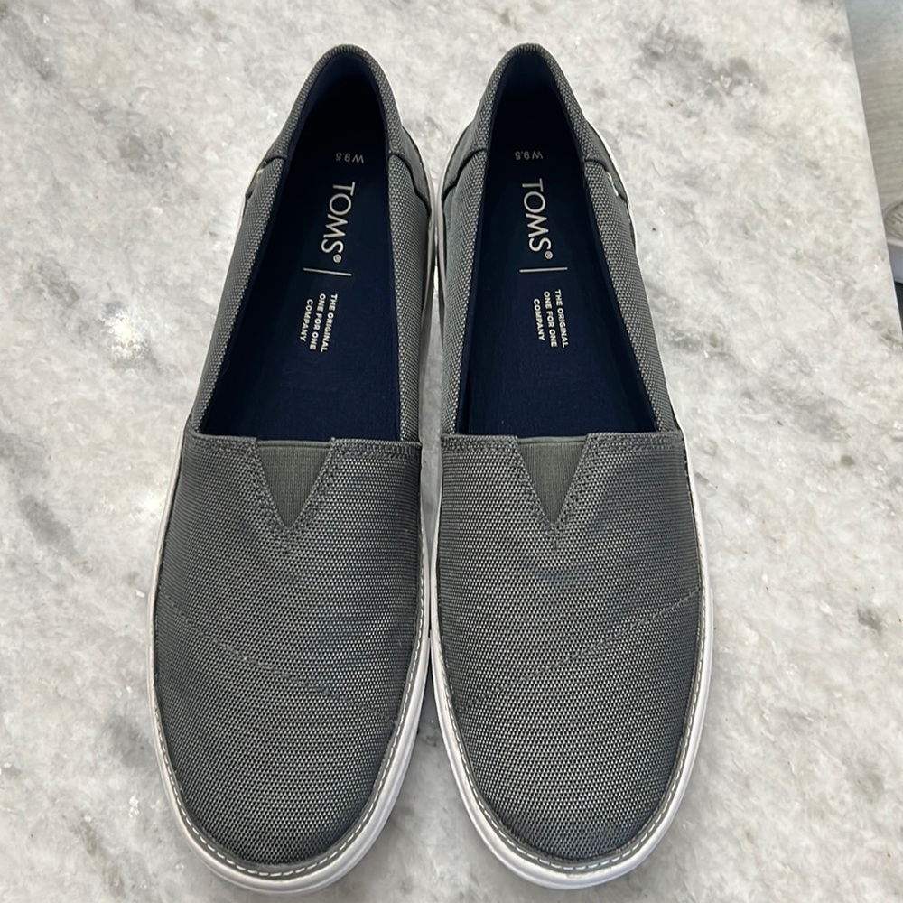 Toms sneakers